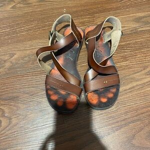 Brown blowfish sandals